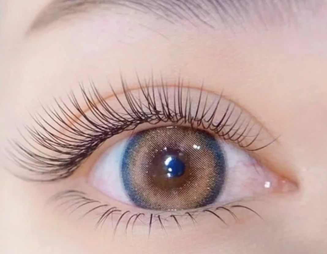 Top 5 Tips to Achieve a Natural Lash Look