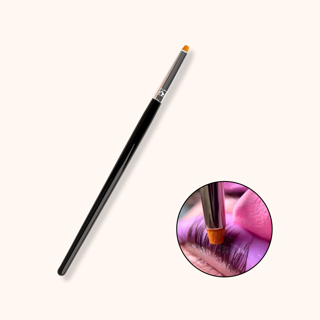 KOLYBEL Precision Lash Lift Balm Brush features ultra-soft dense synthetic bristles for even balm application and precise lash alignment. Ergonomic lightweight design ideal for professional lash lifts, eyelash perms and brow lamination, 100% vegan and cruelty-free.